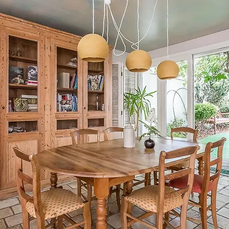ゲストハウス Spacious Wonderful House For 9 With Garden Didot