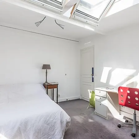 Spacious Wonderful House For 9 With Garden Didot ゲストハウス パリ